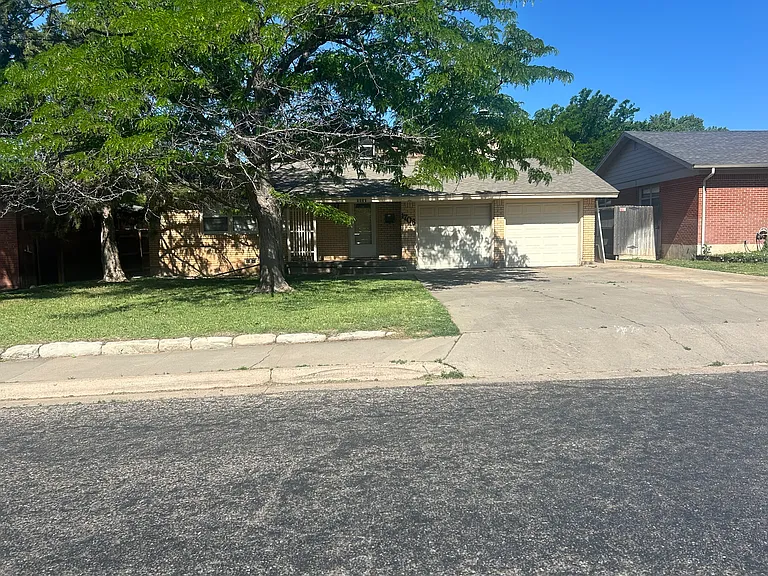 1706 Pecos St — Photo 2