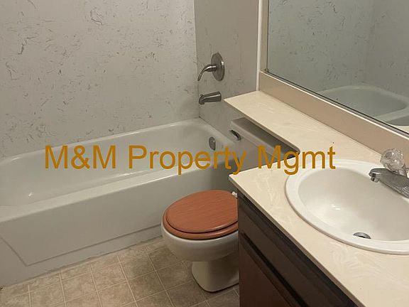 4th image of 10 Saginaw Cir
