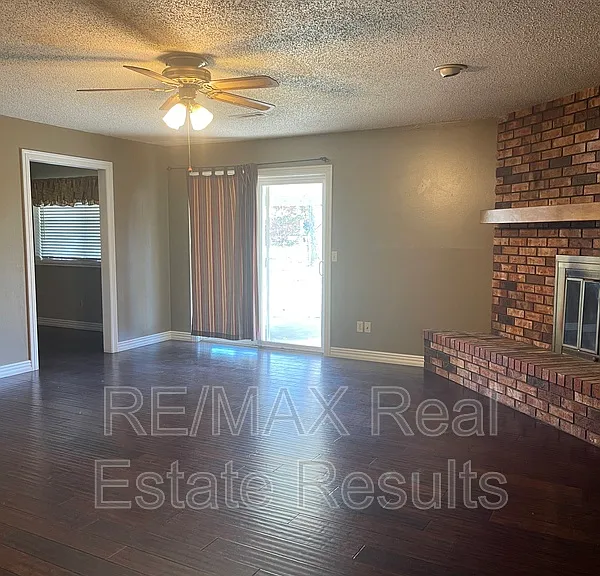 1810 Crouch St — Photo 4