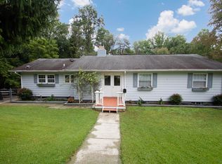 35 Outer Dr, Oak Ridge, TN 37830