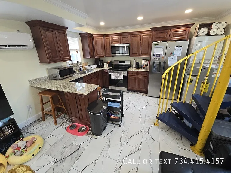 536 Walnut St #1 — Photo 9