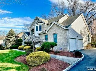15 Longview Ct, Old Tappan, NJ 07675