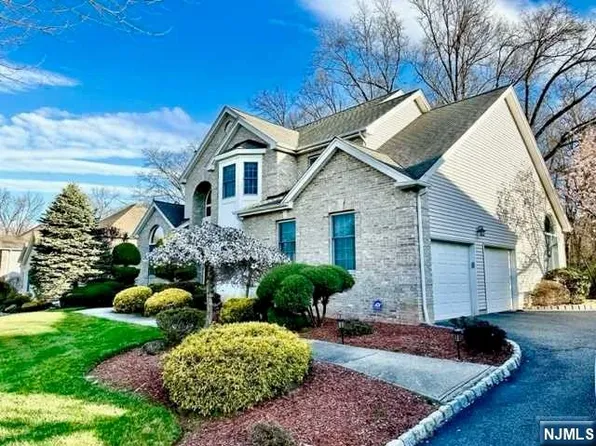 15 Longview Ct, Old Tappan, NJ 07675