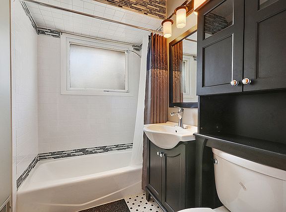 5th image of 5029 W 101st St