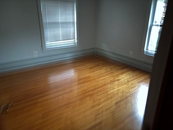3rd image of 74 Rhoda St