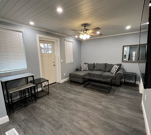 4th image of 1924 E Genesee St #2