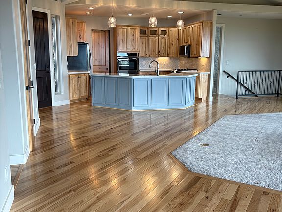 3rd image of 865 Devereaux Dr