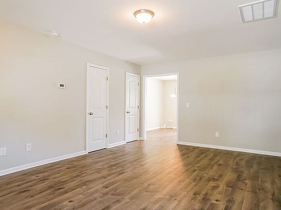 4th image of 77 Longleaf Pine St