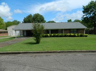 2412 McArthur Dr, Starkville, MS 39759