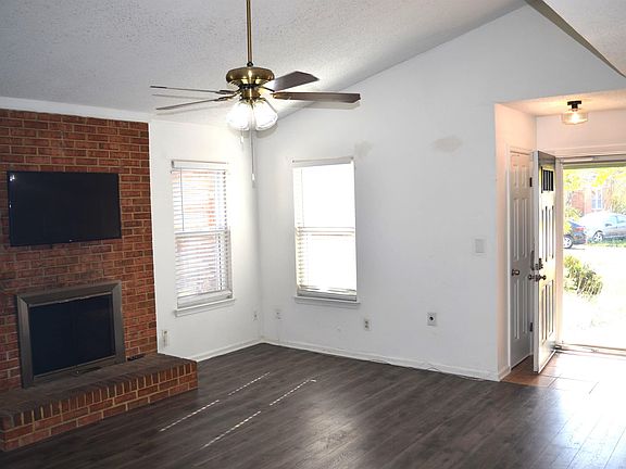 2nd image of 1504 Glenmont Ct