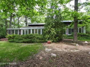 1530 Woodland Dr, Deerfield, IL 60015