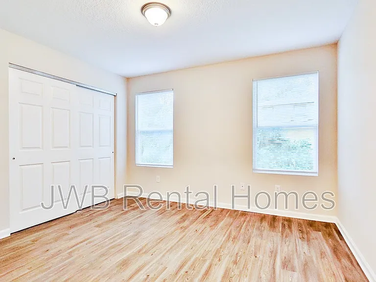 1427 W 23rd St — Photo 8