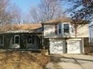 1704 NW Willow Brook Dr, Blue Springs, MO 64015