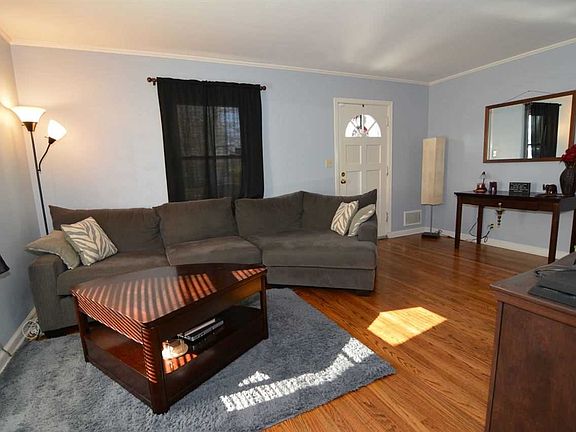 4th image of 1308 Macarthur Dr