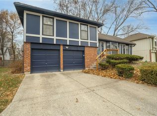 5808 NE Peach Tree Ln, Kansas City, MO 64119