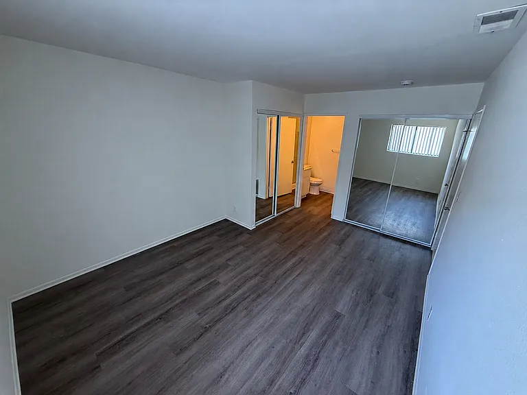 14543 Burbank Blvd — Photo 39
