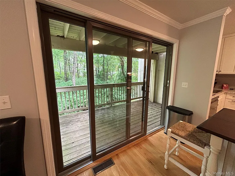 277 Maplewood Dr — Photo 14