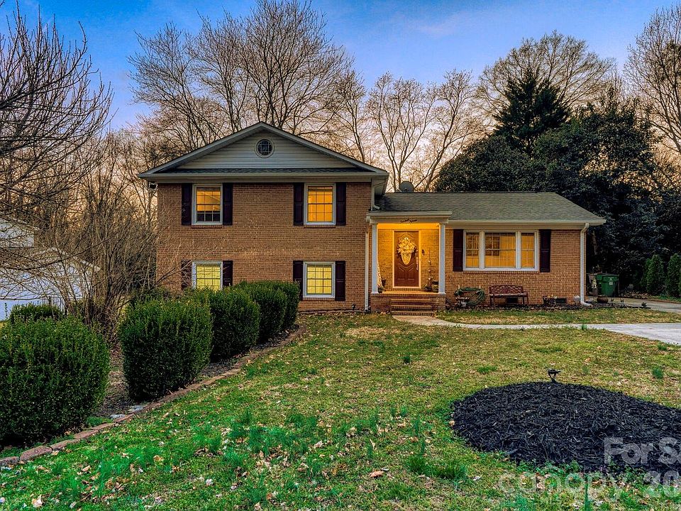 1st image of 1315 Shady Bluff Dr