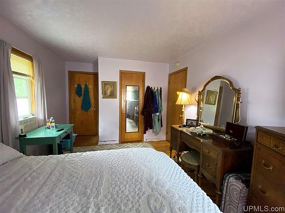 3rd image of 1308 Waldo St