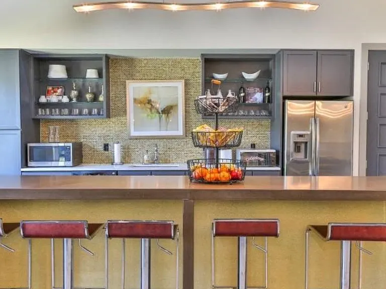 The District Apartments — Photo 4