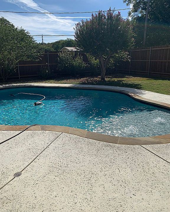 2nd image of 2102 Ravenwood Dr