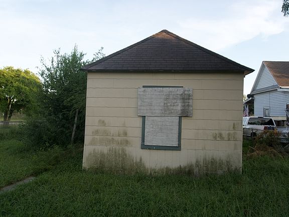 4th image of 320 W Lott Ave