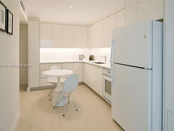 4th image of 2301 Collins Ave #Cu-636