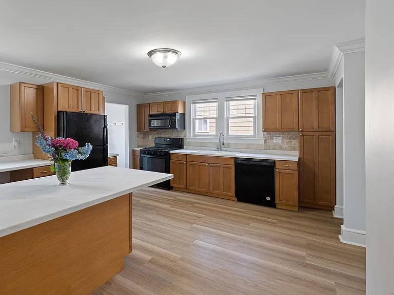 Phillips St — Photo 10