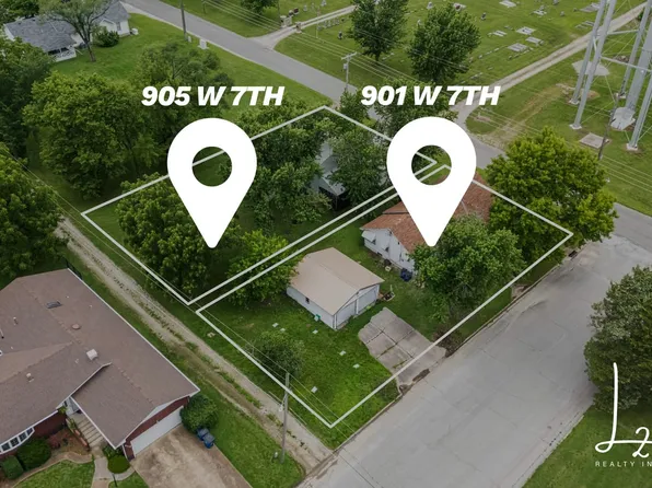 901 & 905 W 7th St, Chanute, KS 66720