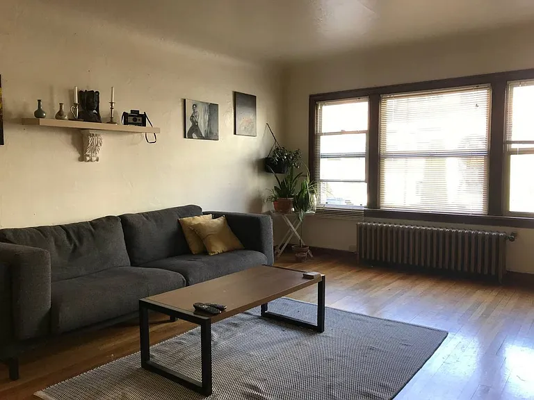 Catalina Apartments — Photo 9