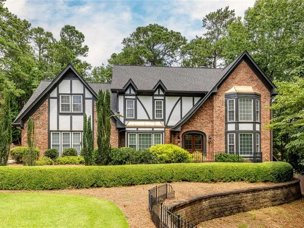 7765 Dunvegan Close, Sandy Springs, GA 30350