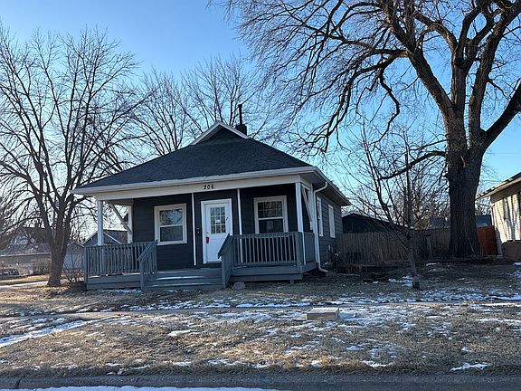 2nd image of 206 3rd St SE