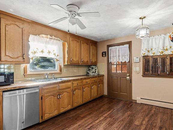 2nd image of 7 Charlotte Dr
