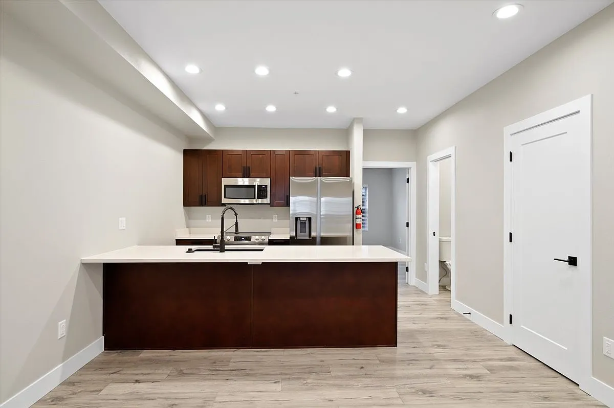 Building Photo - 1327 Jersey St #3