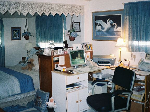 master/office,walk-in closet & 1/2 bath