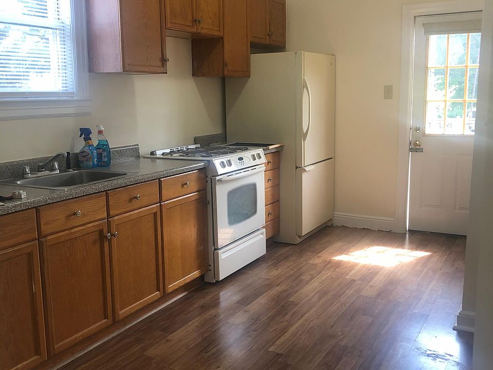 1st image of 18 Woodbine St Floor 2