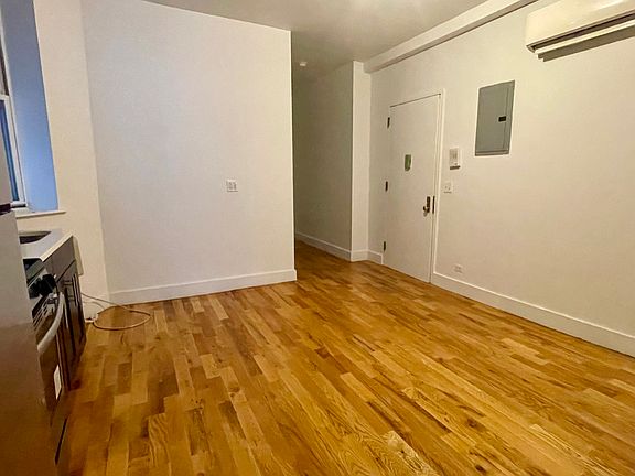 3rd image of 735 Rogers Ave