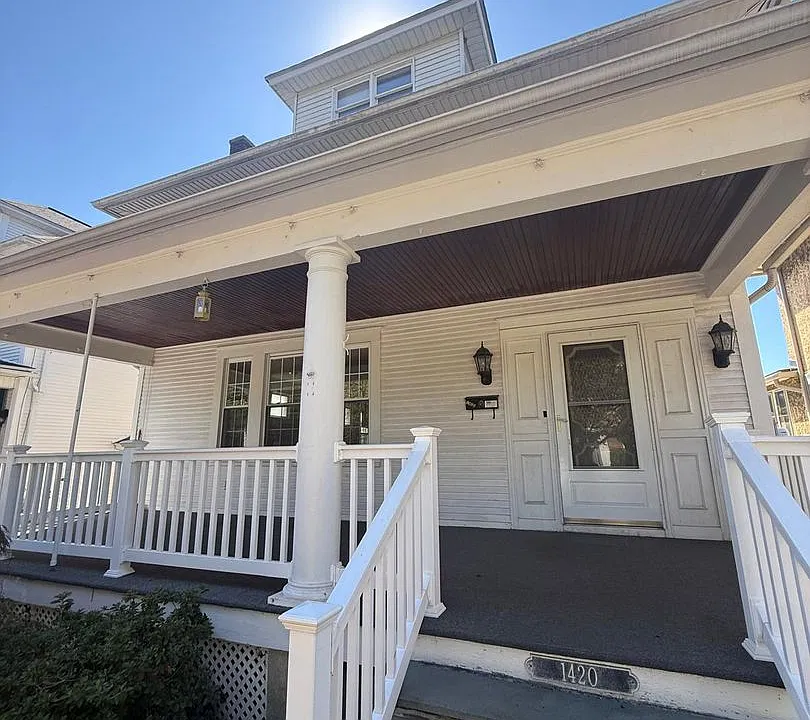 1420 College Ave