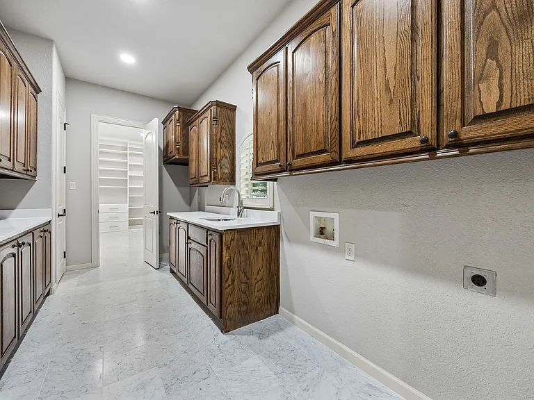 2101 Miracle Point Dr — Photo 41