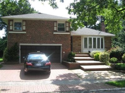 811 Edgewood Dr, Westbury, NY, 11590