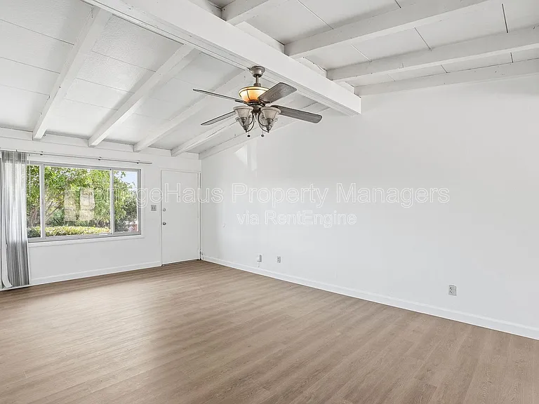 7562 Zemco Dr — Photo 2