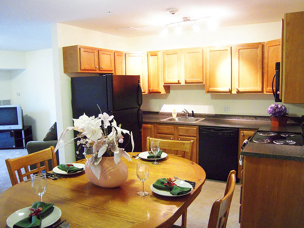 Stonybrook Apartments — Photo 2
