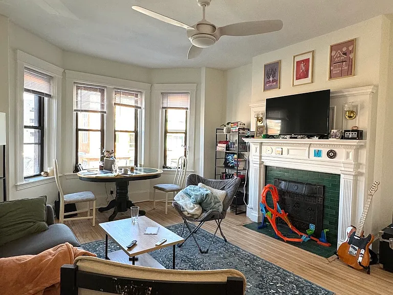 235 Harvard Ave #6 — Photo 4