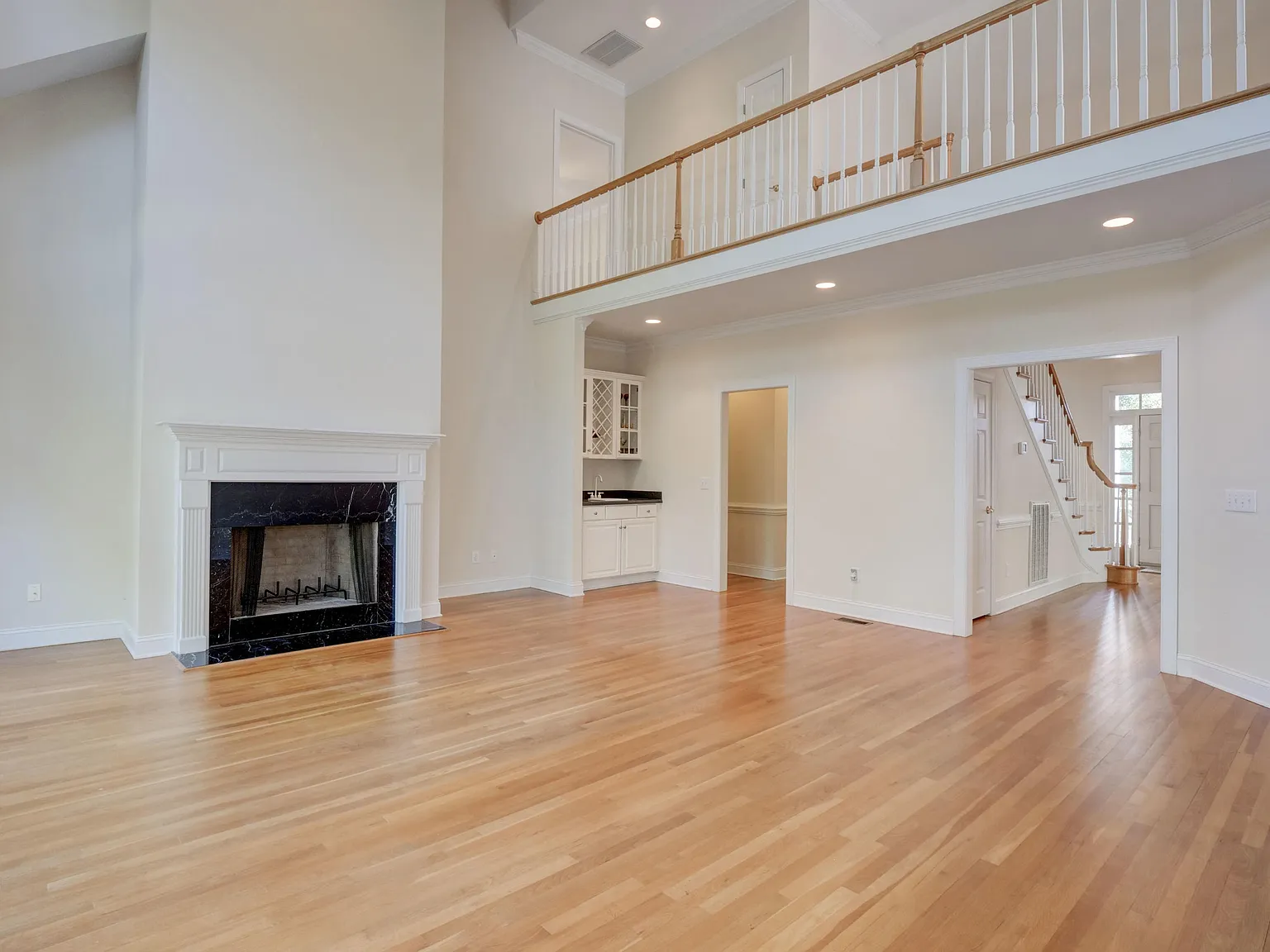 3 bed, 3.5 bath, $4,400 — Photo 4