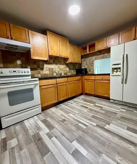 1532 SW 5th Pl #D — Photo 2