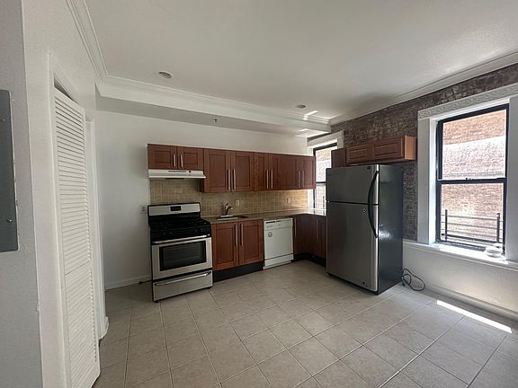 5th image of 14 Park Ave #15