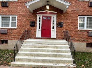 72 Charter Oak St #B, Manchester, CT 06040