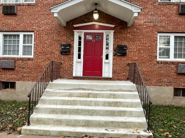 72 Charter Oak St #B, Manchester, CT 06040