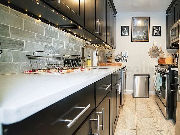 4th image of 2122 Steinway St #2