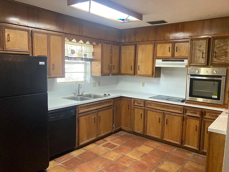 2020 Mary Ave — Photo 17